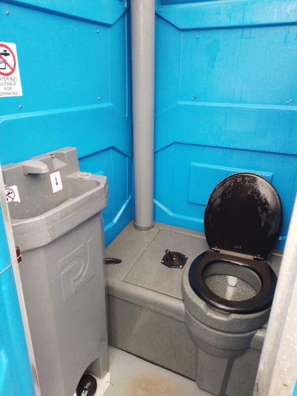 5ft x 4ft single mains toilet (blue)