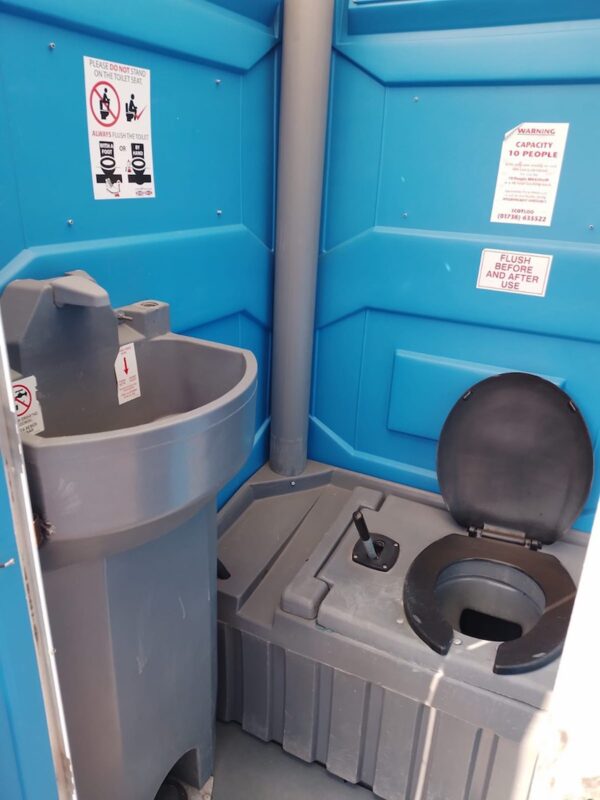 5ft x 4ft single mains toilet (blue)