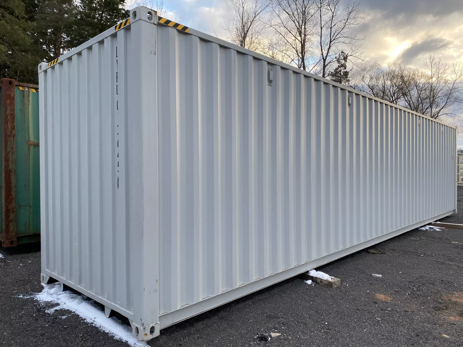 new 40′ one trip shipping container with side doors